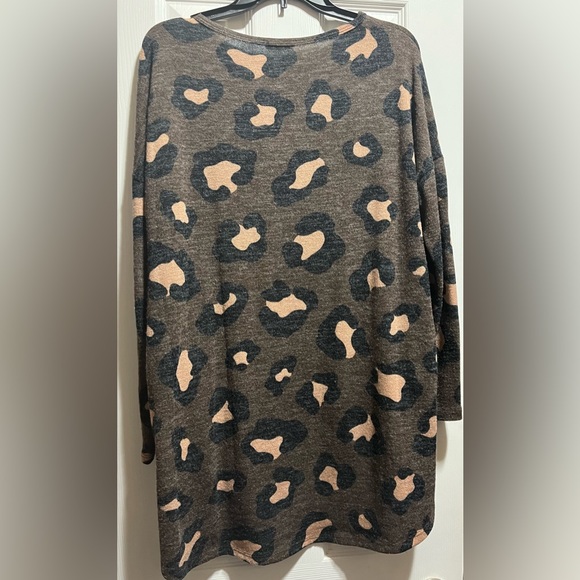 Women’s Cheetah Tunic, size L - Picture 2 of 4